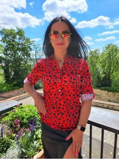 Raudona palaidinė širdelėmis 3 Raudona palaidinė širdelėmis 3