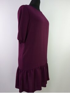 Violetinė suknelė su paraukimu
